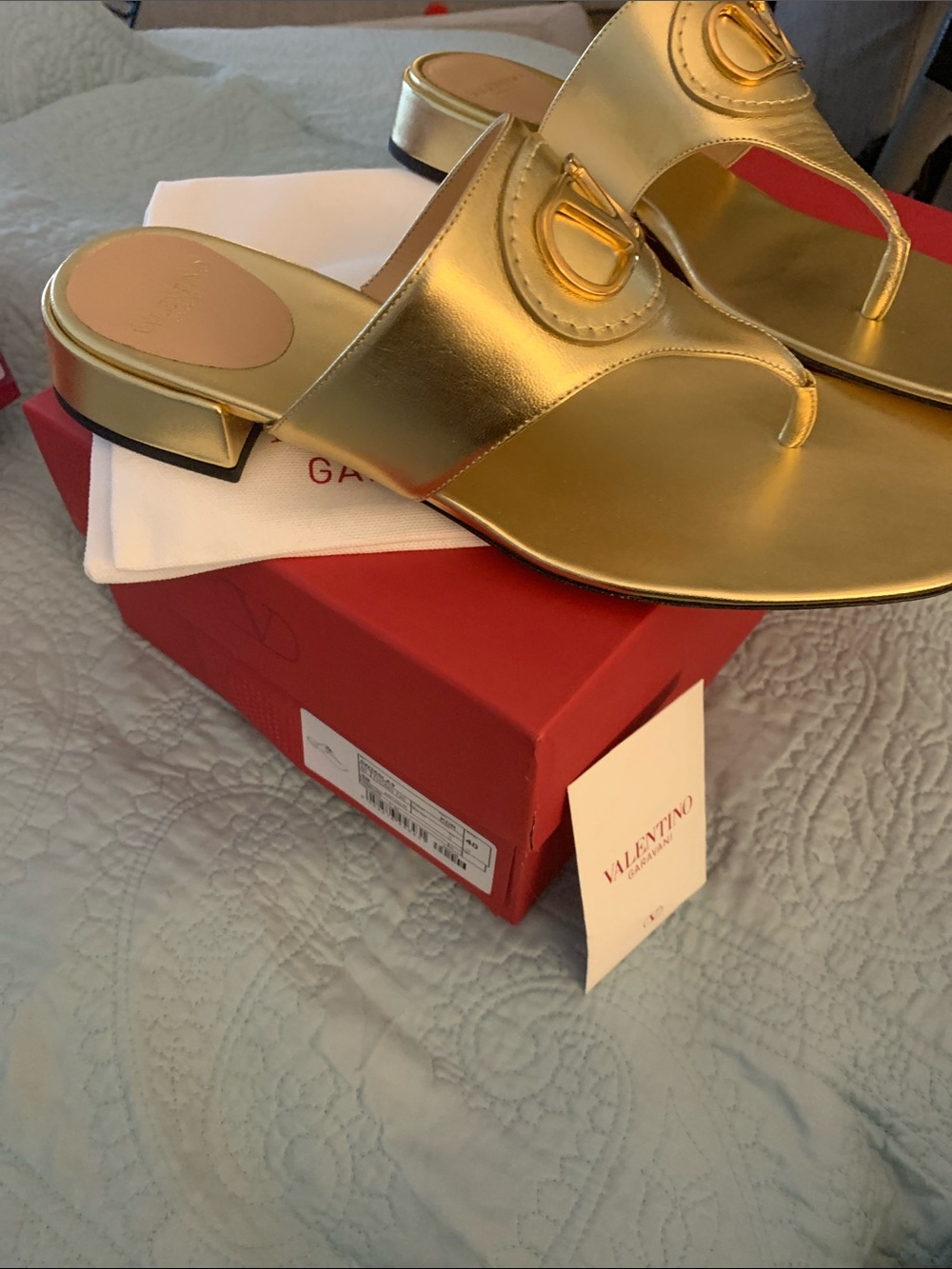 Valentino Garavani Metallic Gold Leather Thong Sandals with V Logo - Picture 2 of 8